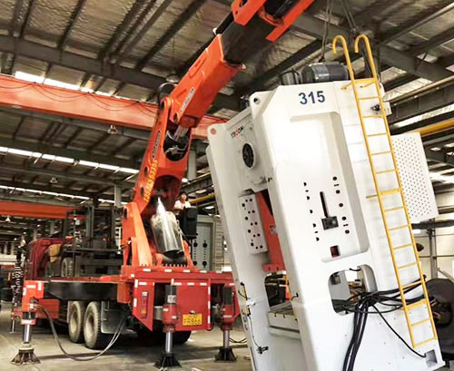 石首附近随车吊出租，轻松解决运输难题