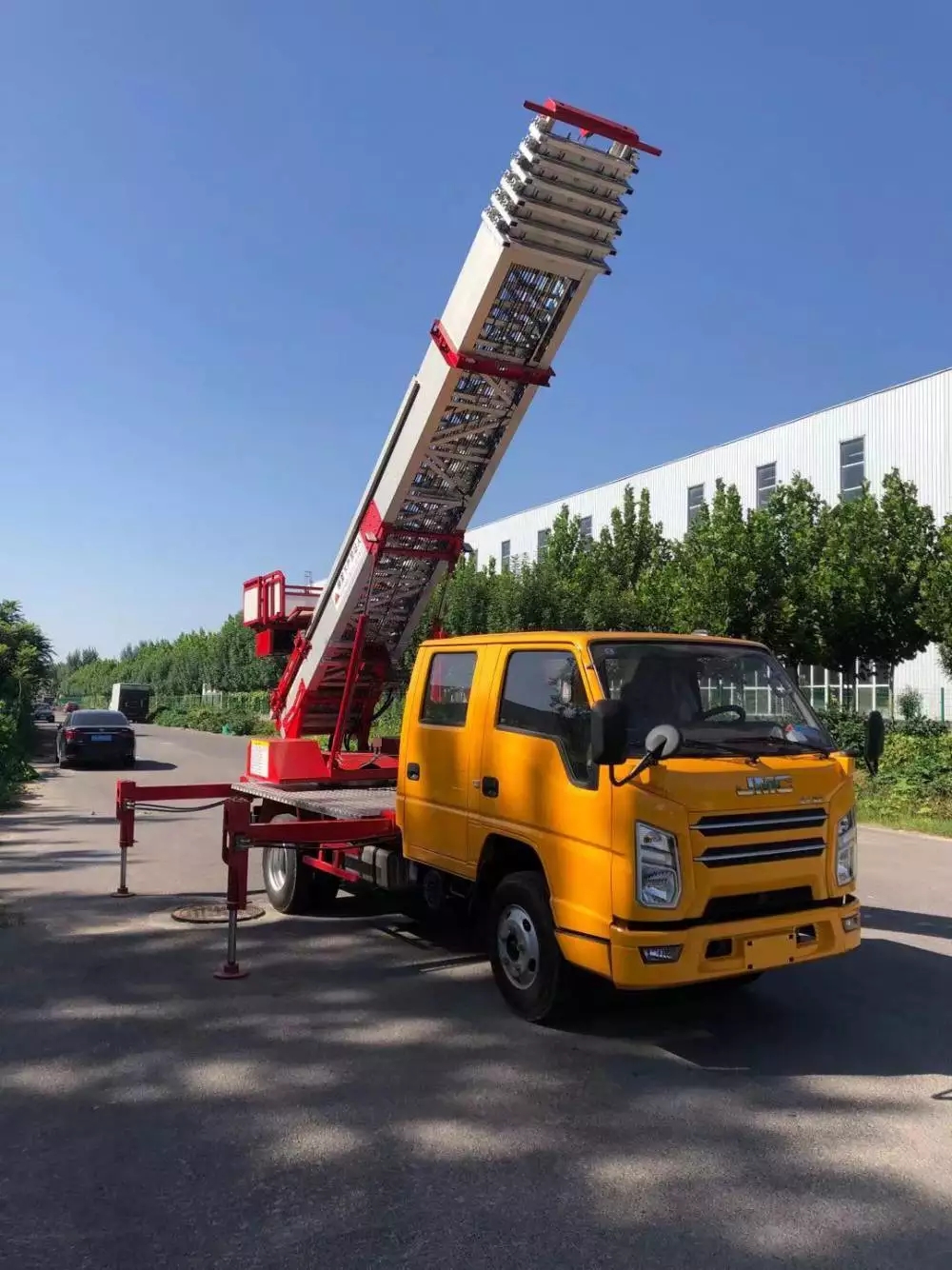 石首附近的云梯车出租服务：轻松解决高空作业需求