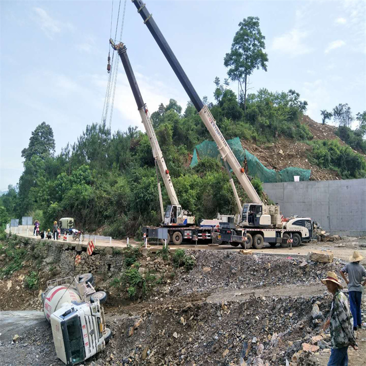 石首汽车掉沟里叫吊车救援要多少钱