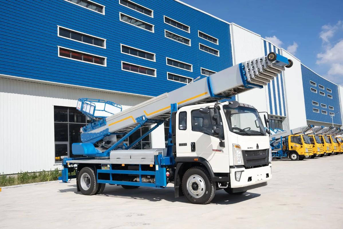 石首出租云梯车高空作业车 建筑垃圾搬运